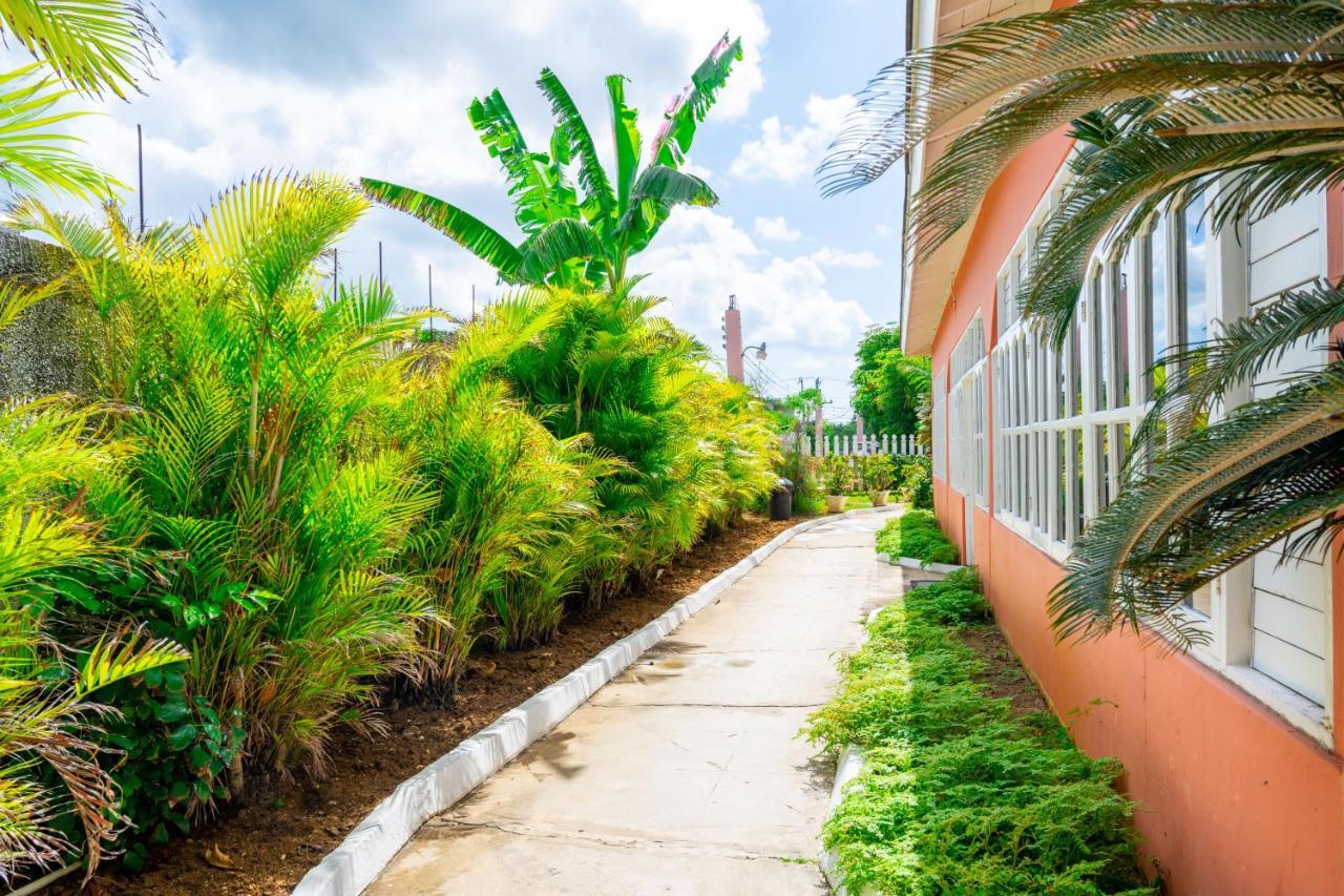 Shields Negril Villas Exterior photo