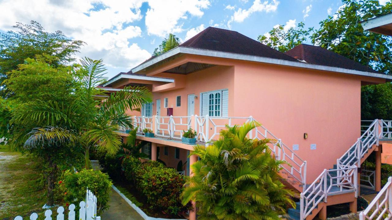 Shields Negril Villas Exterior photo