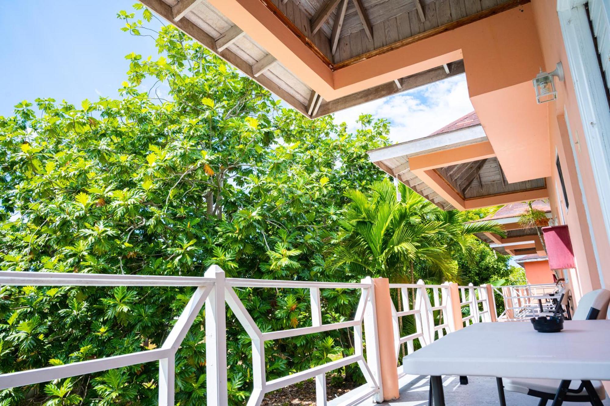 Shields Negril Villas Room photo