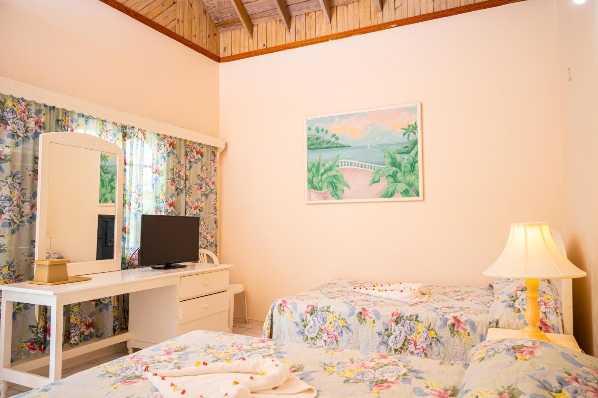Shields Negril Villas Room photo