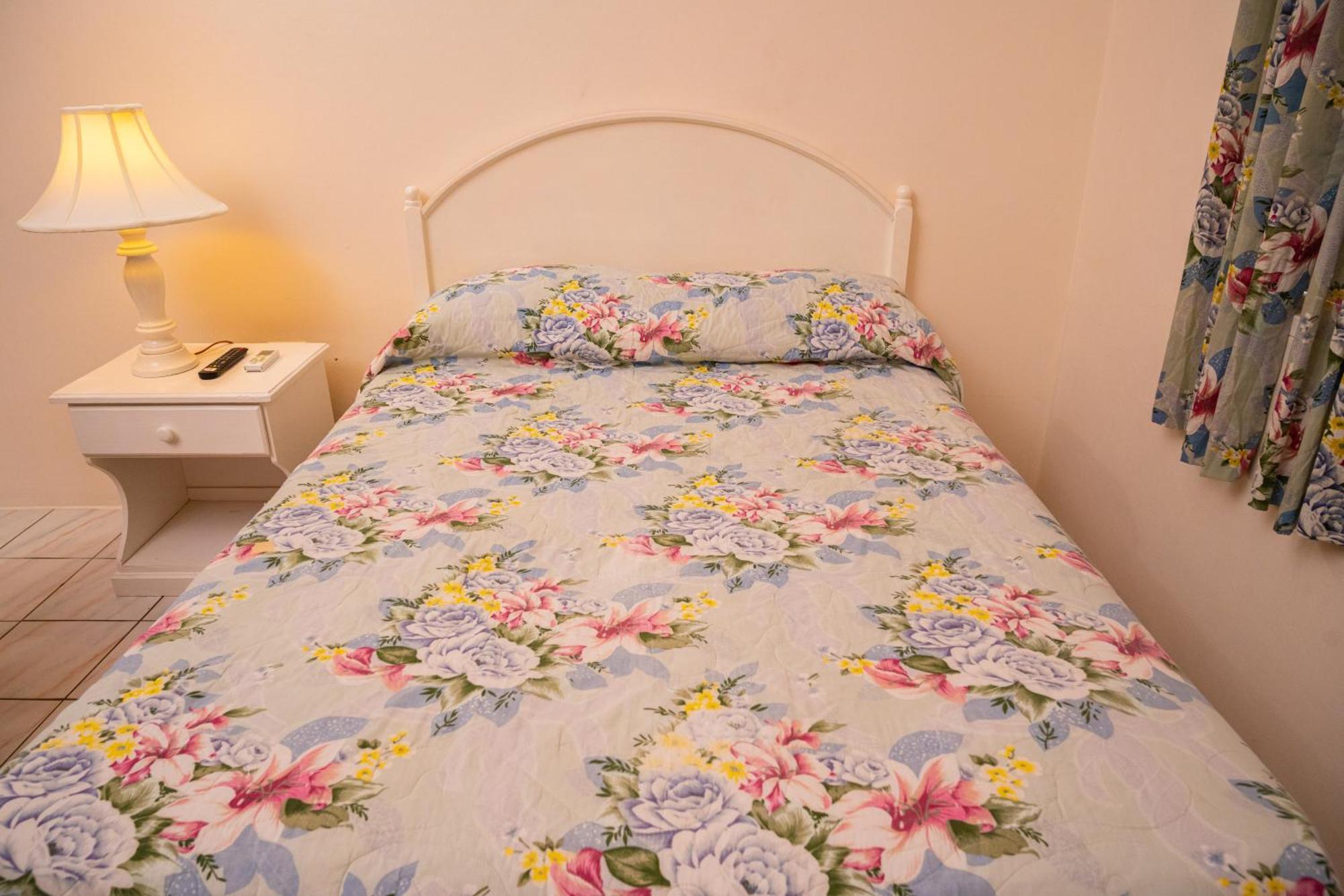 Shields Negril Villas Room photo