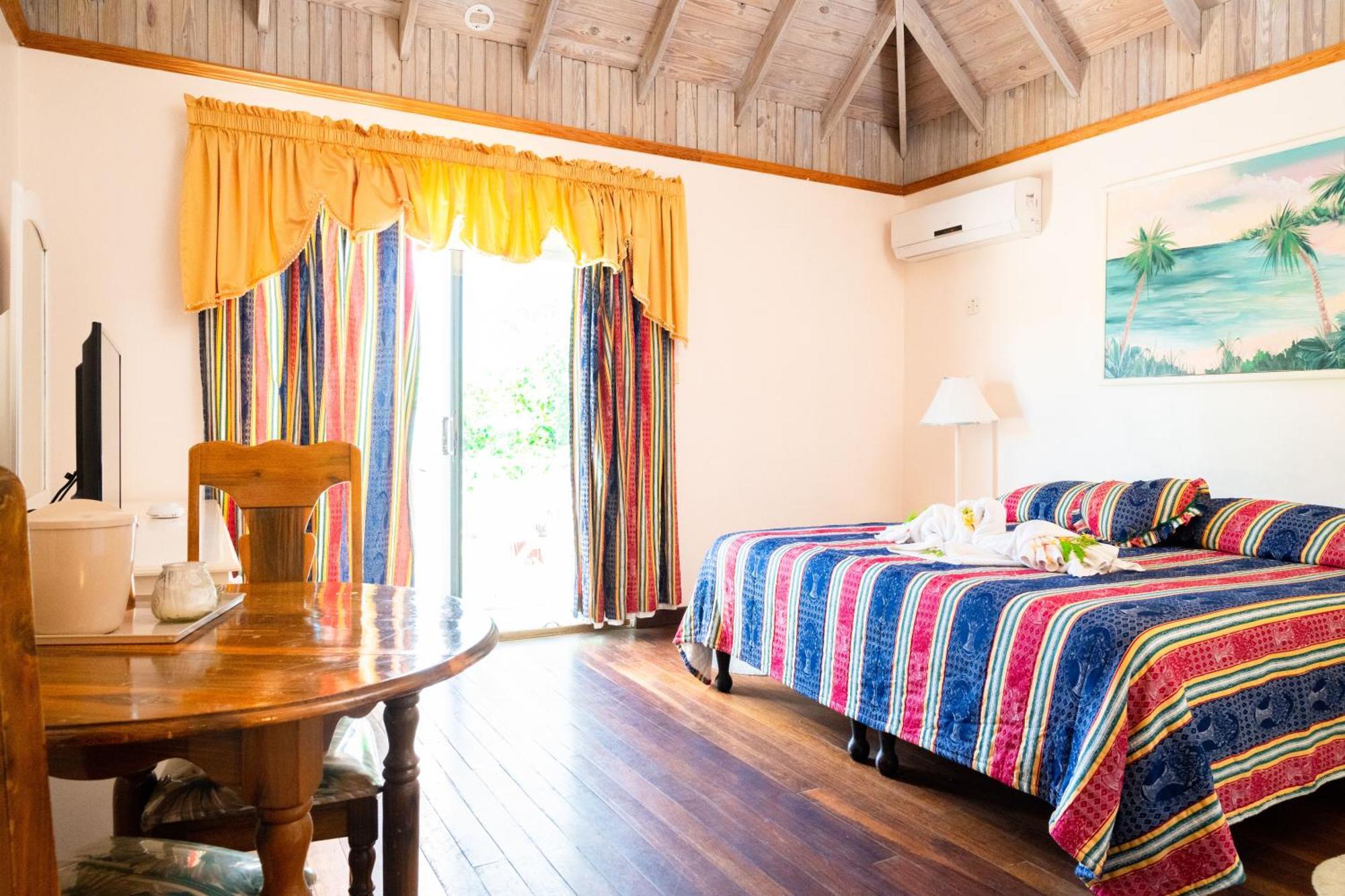 Shields Negril Villas Room photo